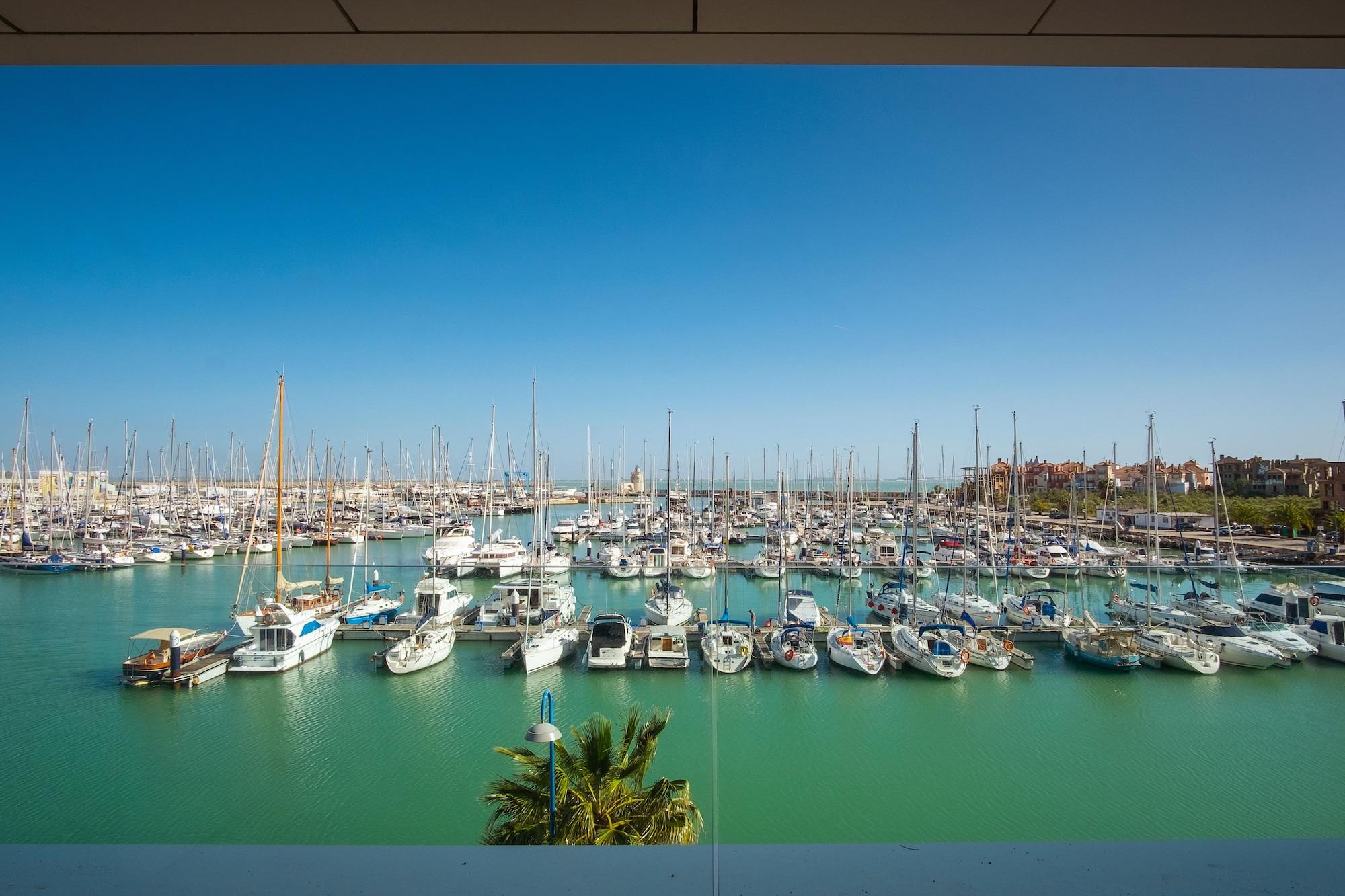 Suites Puerto Sherry Эль-Пуэрто-де-Санта-Мария Экстерьер фото