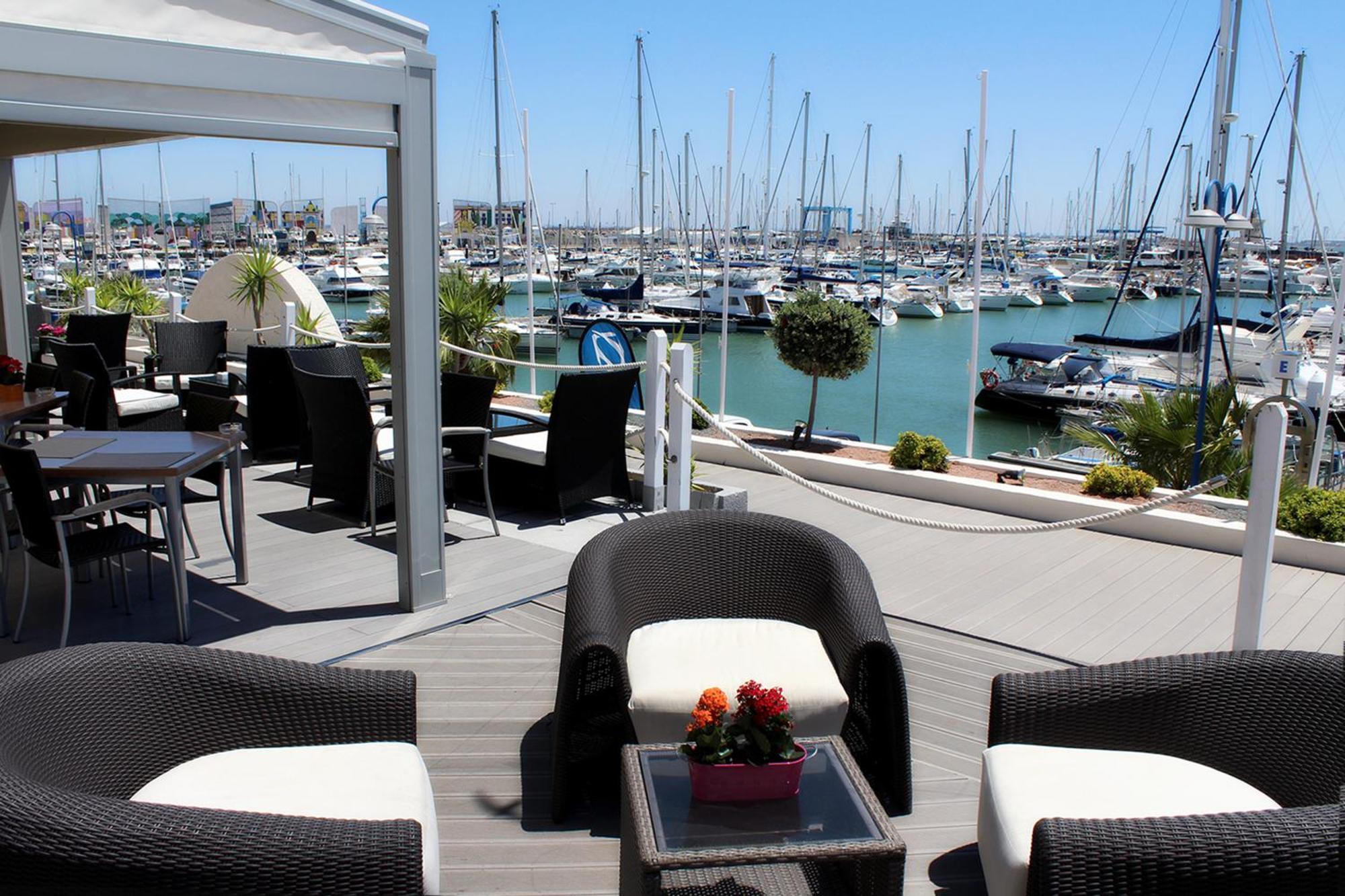 Suites Puerto Sherry Эль-Пуэрто-де-Санта-Мария Экстерьер фото